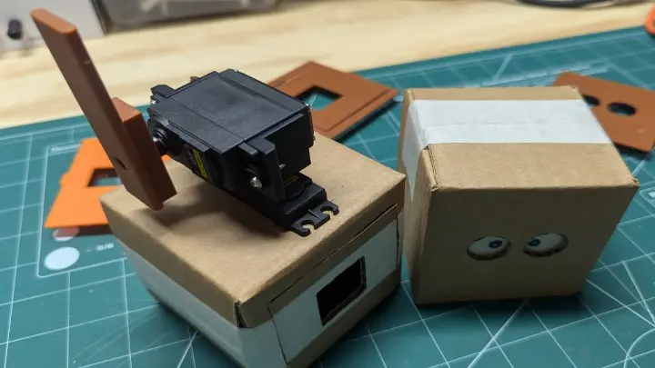 Servo mechanism installed in box body