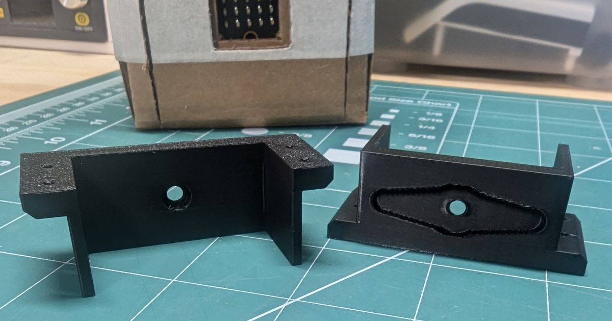 Servo connectors