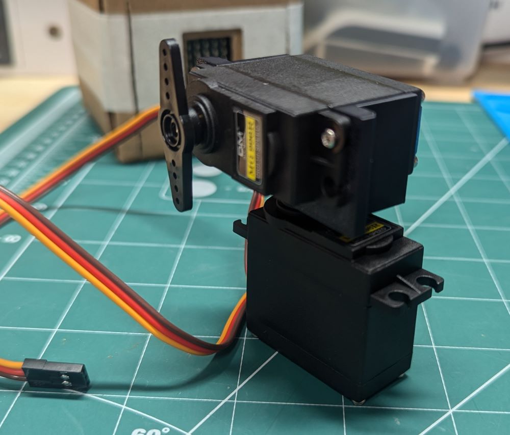 Servos connected with connectors